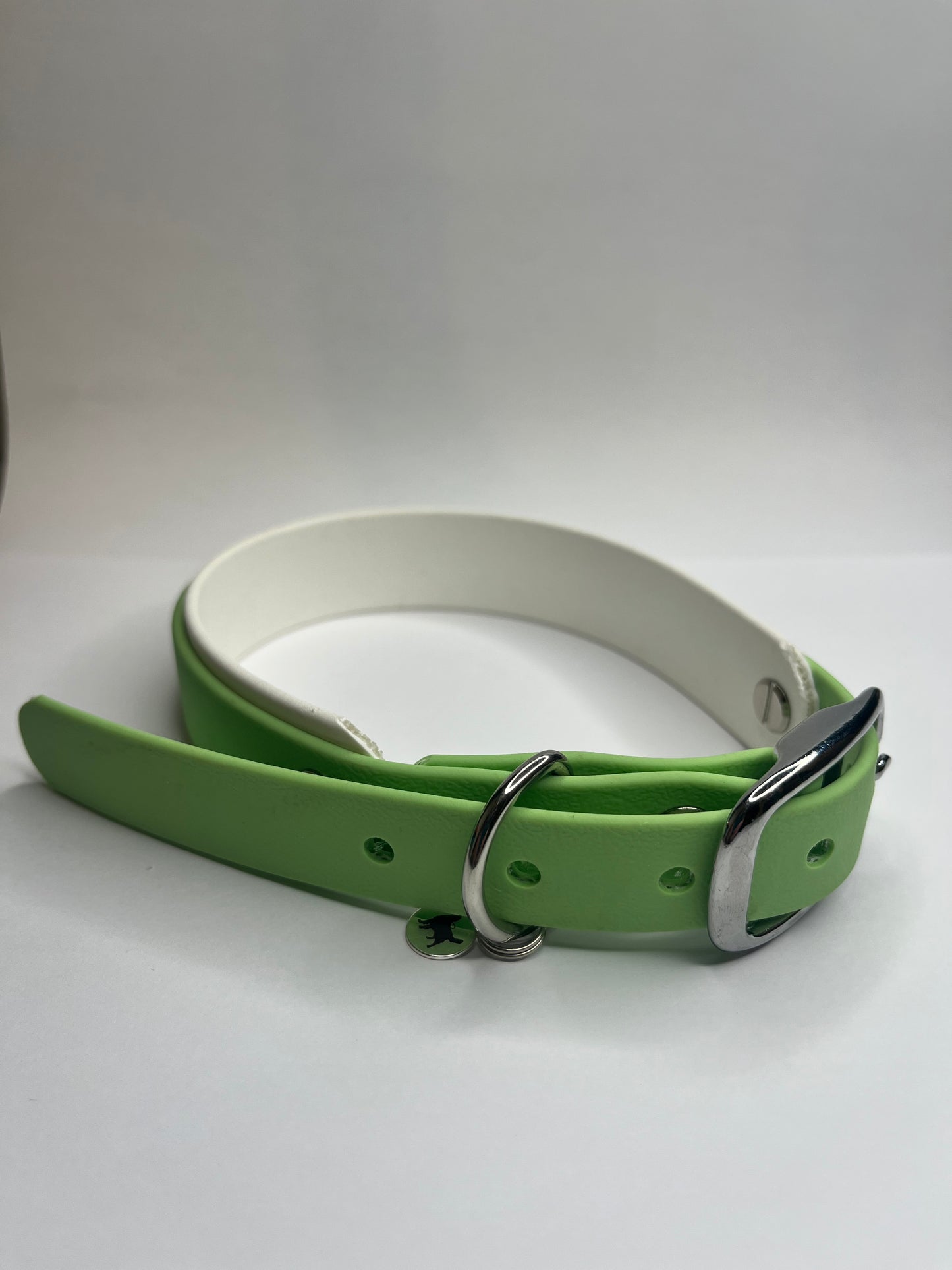 Pastel Green & White Collar (M 34-42cm)