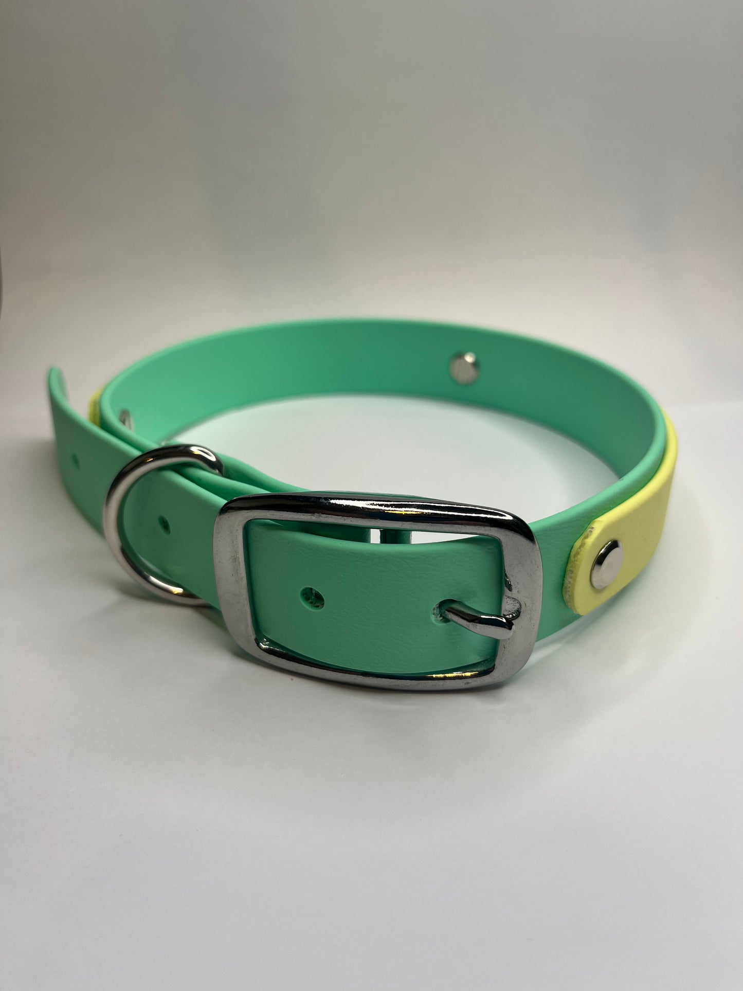 Sea Foam & Pastel Yellow Collar (L 40-50cm)