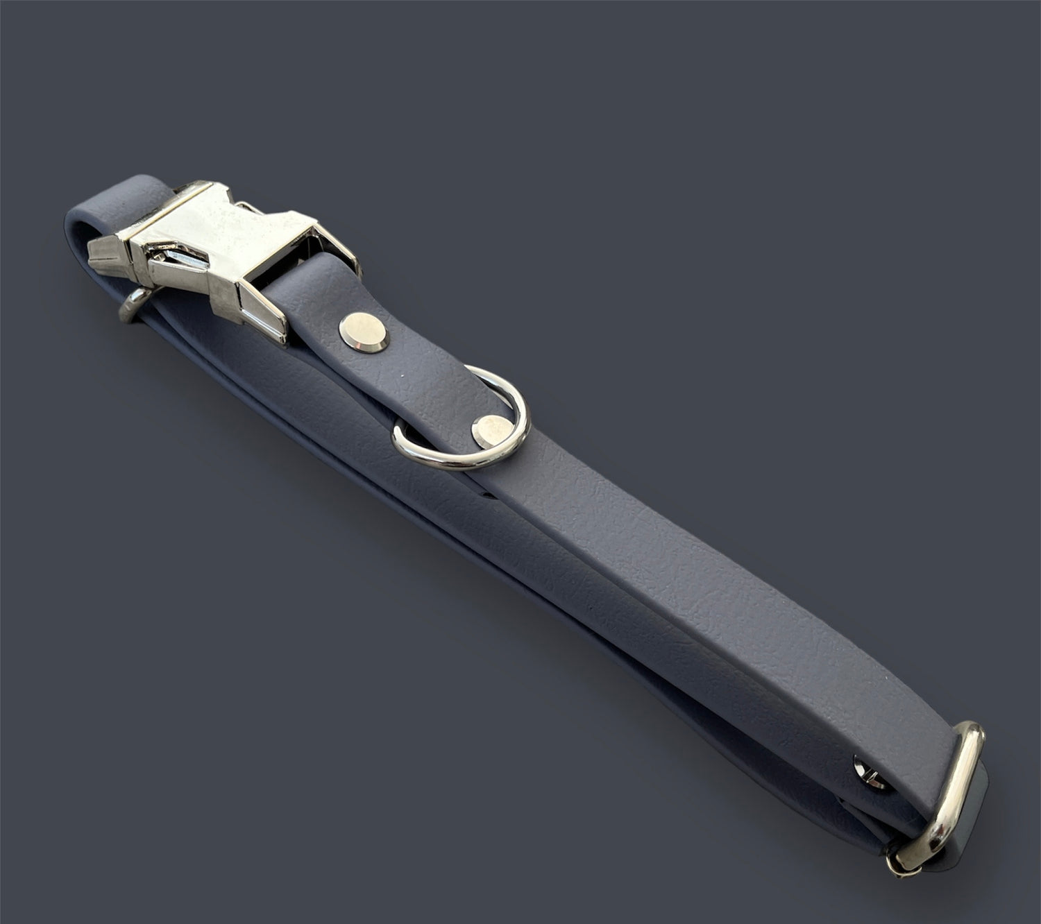 Quick-release BioThane® dog collar in Ash Grey, featuring a sturdy plastic buckle for easy on-and-off, with a sleek, waterproof, and durable design.