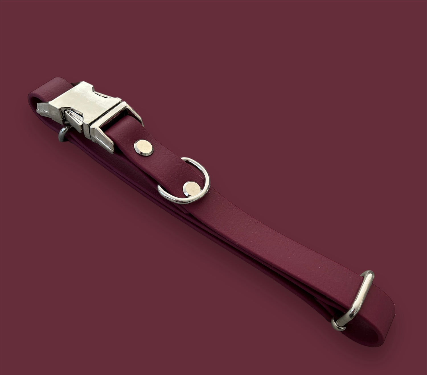 Quick-release BioThane® dog collar in Fine Wine, featuring a sturdy plastic buckle for easy on-and-off, with a sleek, waterproof, and durable design.